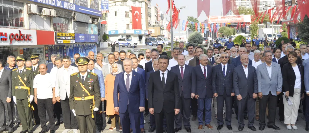 Esenler protokolü Zafer Bayramı’nın 101. Yılını Kutladı 