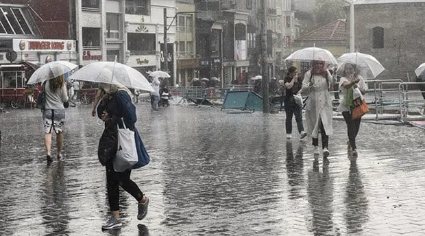 İSTANBUL’A PAZARTESİ/ SALI ÇOK KUVVETLİ YAĞMUR GELECEK 