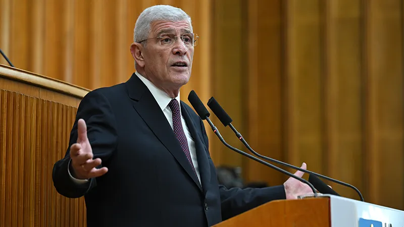 ‘ONLAR ÖCALAN’IN KAPISINA, BİZ ATA’NIN YOLUNA’