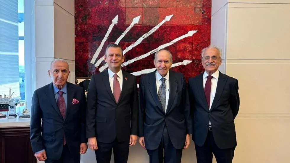 ÜÇ BAŞKANDAN ÖZGÜR ÖZEL