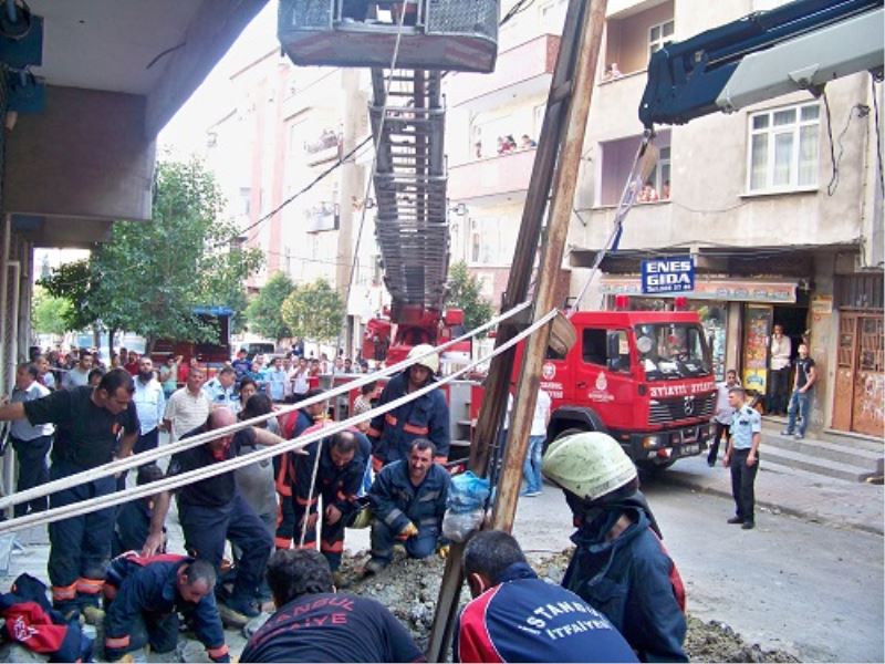 Göçük Altında Üç Saat Ölüm Kalım Savaşı