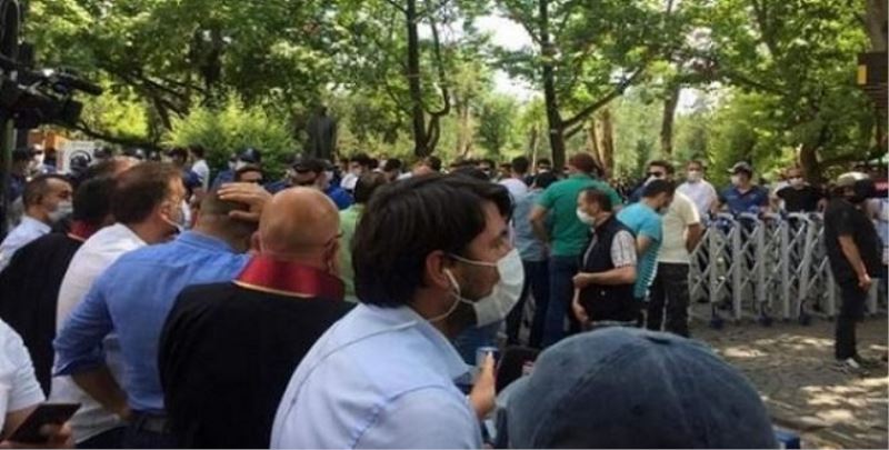 Savunma Kuğulu Park nöbetinde polis ablukasına direniyor