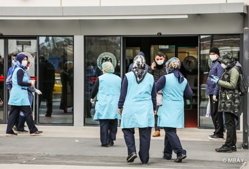 Sağlık çalışanı: Biz onlar için etinden, sütünden yararlanılacak köleleriz 