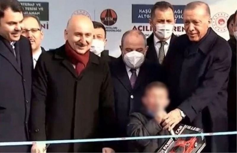 Erdoğan mikrofon verdi: Küçük çocuk Kılıçdaroğlu