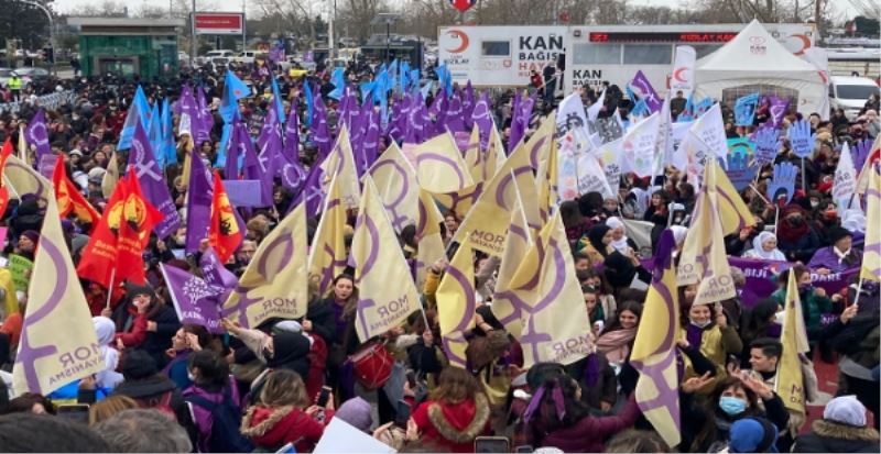 Kadınlar 8 Mart öncesi Kadıköy