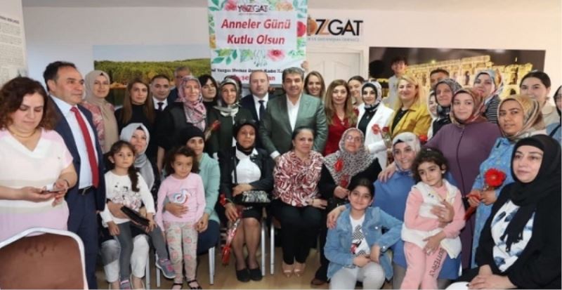 Yozgat Kültür ve Dayanışma Derneğinden Anneler Gününü Kutlaması